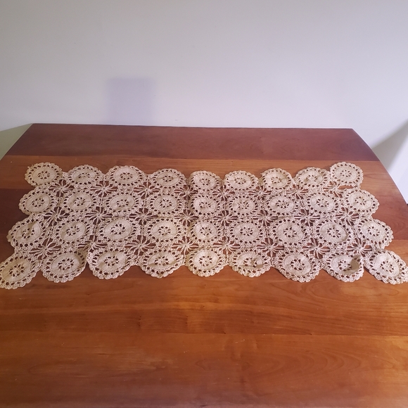 Long Rectangular Crocheted Doily - Picture 5 of 7